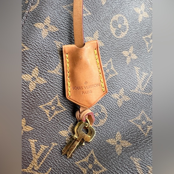 LOUIS VUITTON
Monogram Montaigne BB - Picture 10 of 15